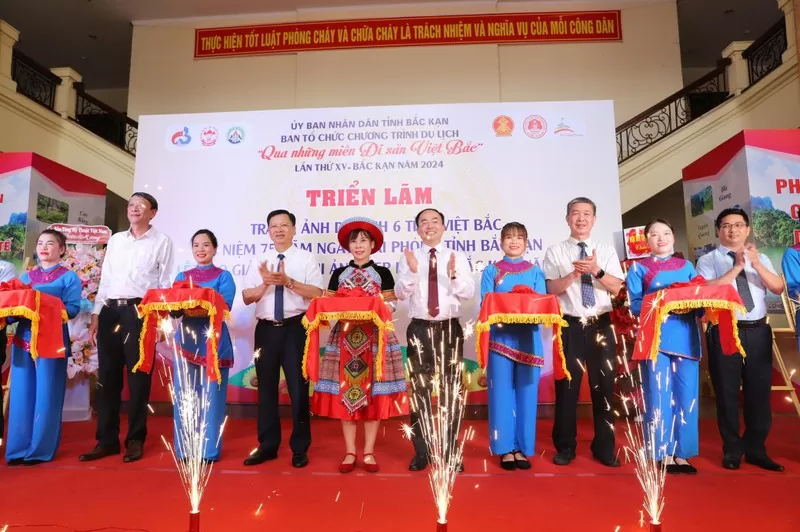 Khai mạc triển lãm tranh, ảnh du lịch 6 tỉnh Việt Bắc