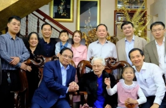 thu tuong pham minh chinh tham me viet nam anh hung tran thi thung tai lam dong