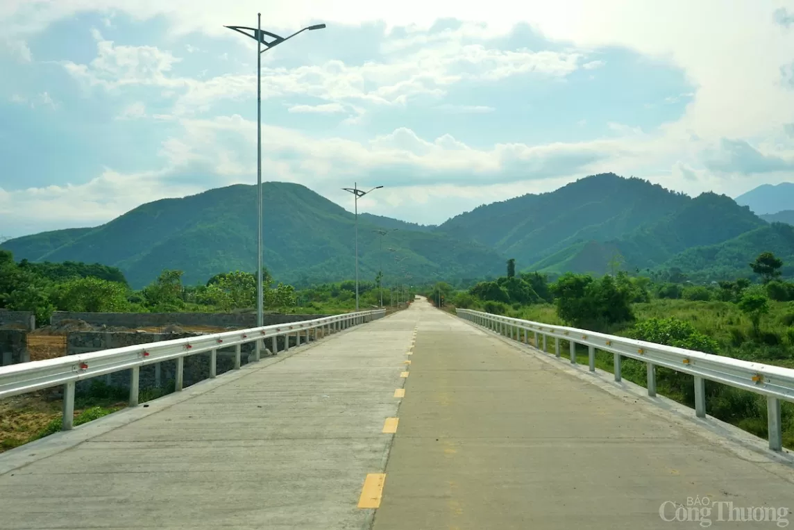 Đường nhánh kết nối vào thôn Lộc Mỹ có chiều dài 299,38m, điểm đầu nối vào ngã ba thôn Lộc Mỹ, điểm cuối nối vào nhánh chính tại Km0+685; mặt đường rộng 5,5m, lề đường mỗi bên rộng 1,0m; kết cấu mặt đường cấp cao A1.