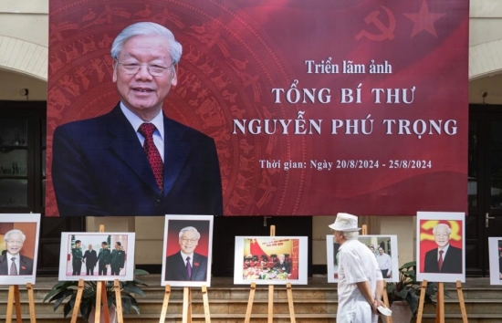 tinh cam sau dam cua nguoi dan tai trien lam anh tong bi thu nguyen phu trong