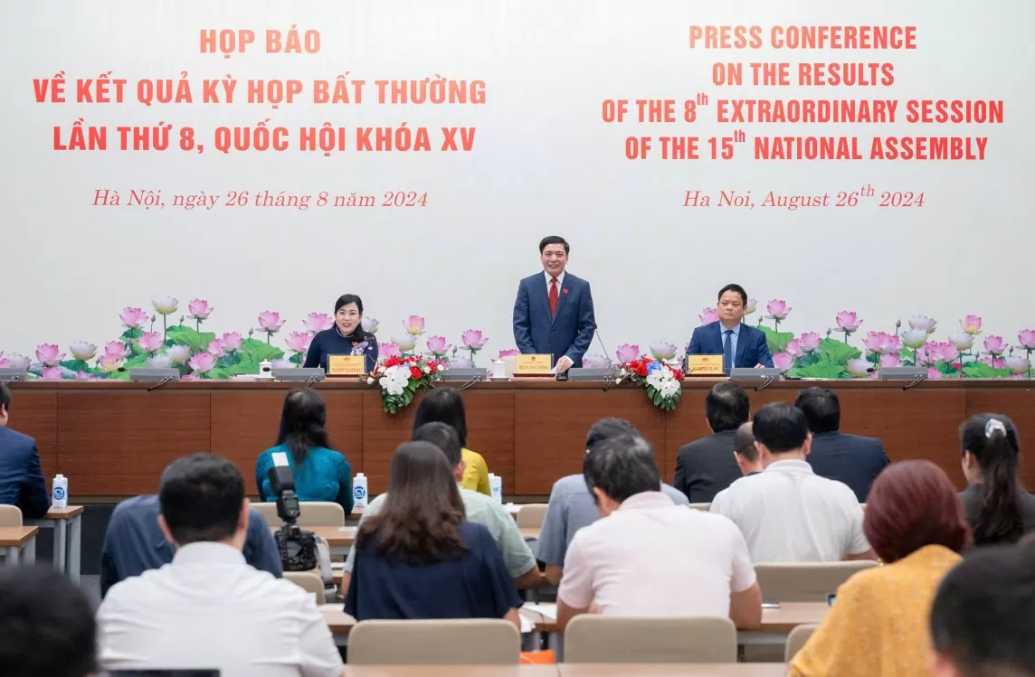 họp báo về kết quả kỳ họp bất thường lần thứ tám, Quốc hội khóa XV