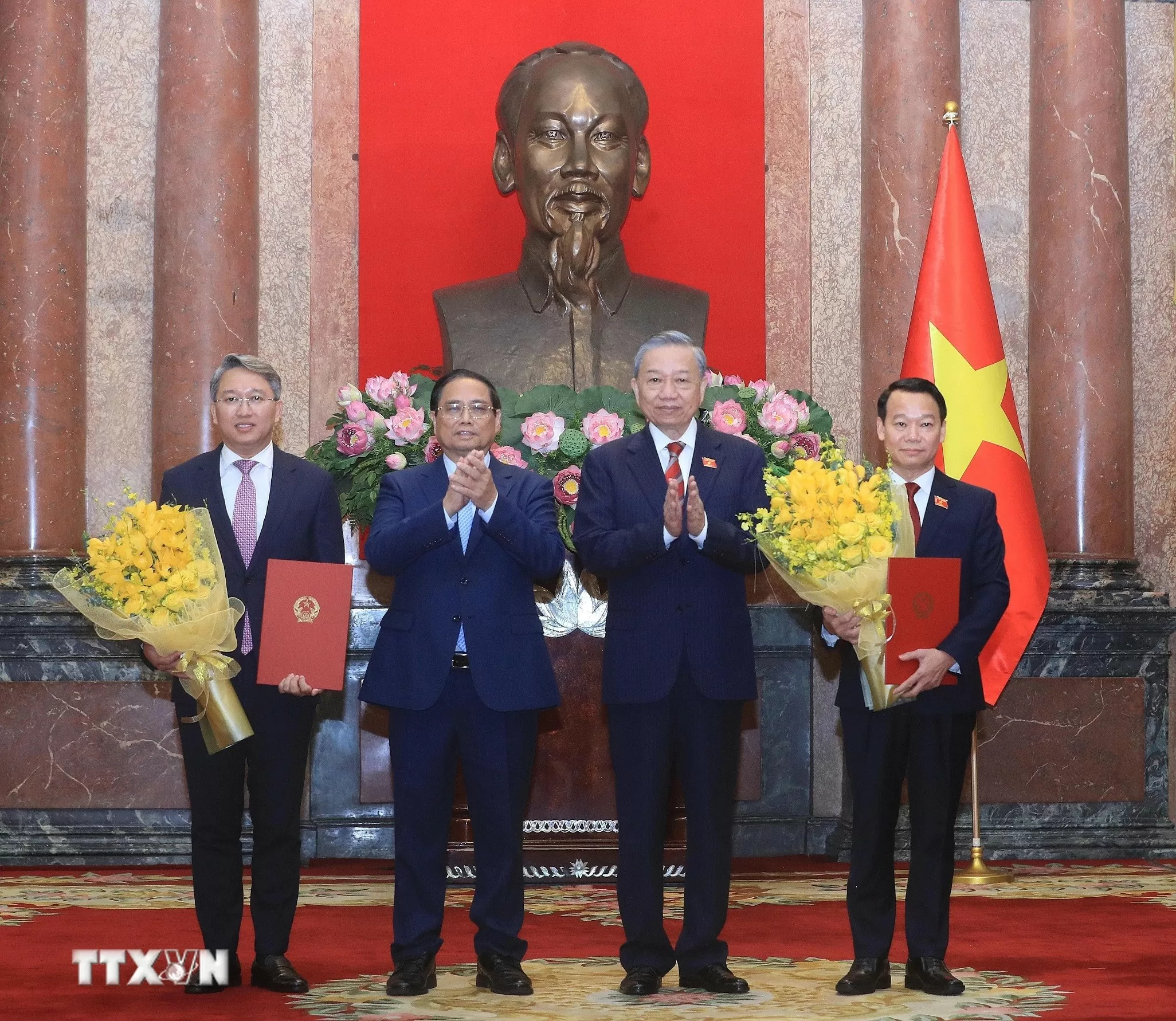 Tổng Bí thư, Chủ tịch nước Tô Lâm trao quyết định bổ nhiệm 3 Phó Thủ tướng và 2 Bộ trưởng