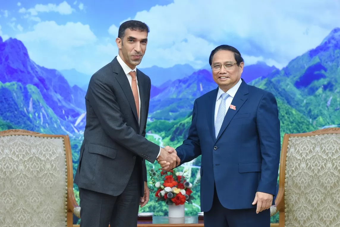 Thủ tướng Phạm Minh Chính và ông Thani bin Ahmed Al Zeyoudi, Quốc vụ khanh phụ trách ngoại thương của Bộ Kinh tế các Tiểu vương quốc Arab Thống nhất - Ảnh: VGP/Nhật Bắc