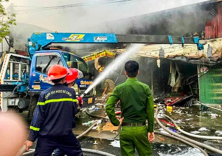 Nam Định: Cháy cửa hàng gia dụng tại huyện Xuân Trường