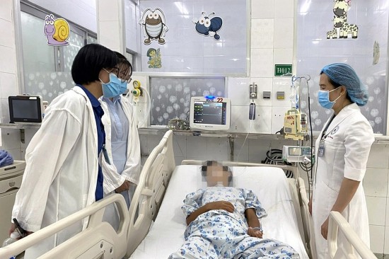 dong nai be trai bi set danh ngung tim duoc cuu song mot cach than ky