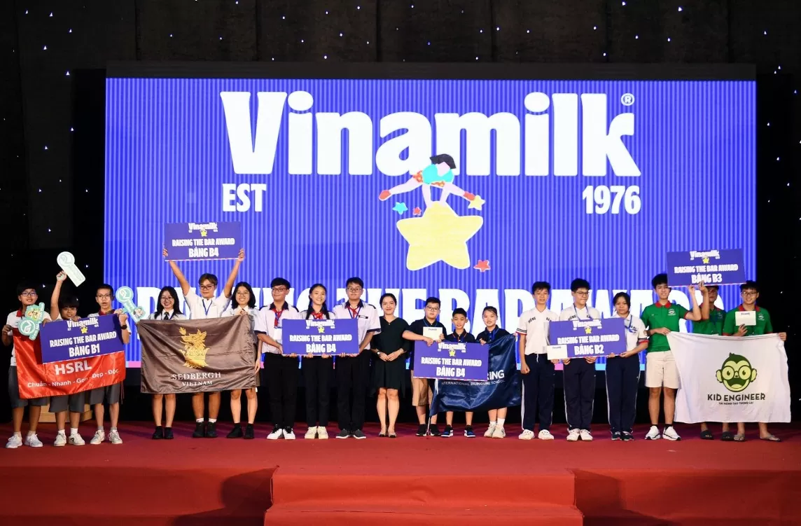 Các đội thi đạt giải “Raising the bar” của Vinamilk. Ảnh: Vi Nam