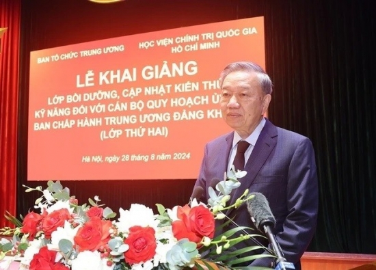 tong bi thu chu tich nuoc dang luon dac biet coi trong cong tac can bo