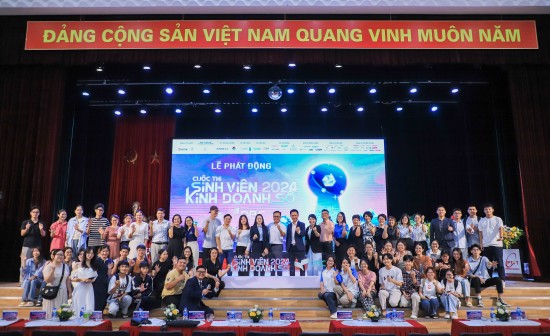 ket hop giua kien thuc va thuc hanh tao co hoi cho sinh vien thuong mai dien tu buoc ra thuong truong