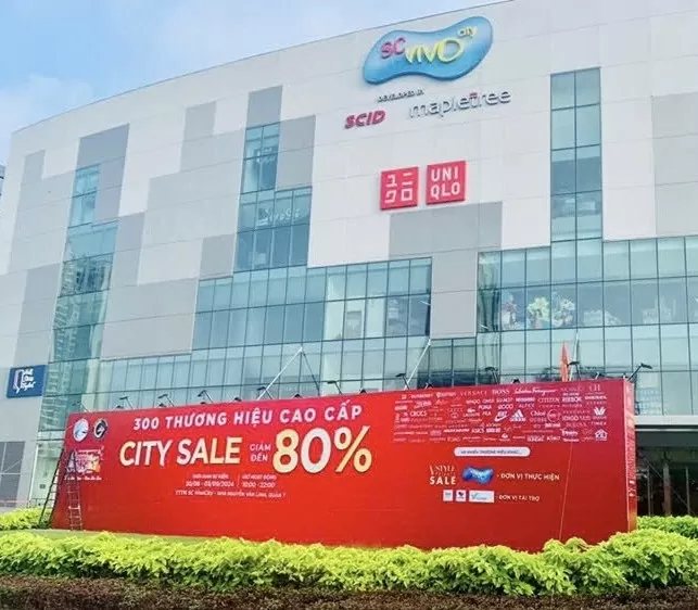 TP. Hồ Chí Minh: Giới trẻ háo hức chờ 'săn' hàng hiệu giảm giá tại Shopping Season 2024