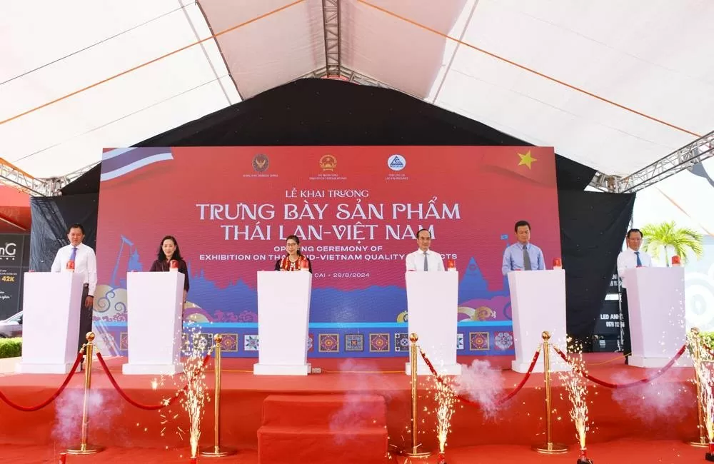 Khai trương gian hàng trưng bày sản phẩm Thái Lan