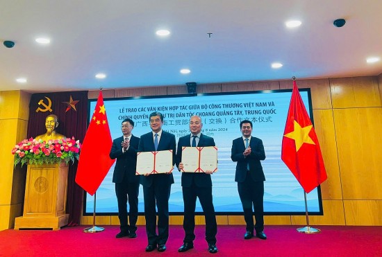 le trao doi van kien hop tac xuc tien thuong mai voi cac doi tac quang tay trung quoc