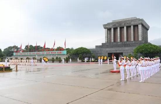 Đoàn đại biểu Bộ Công an vào Lăng viếng Chủ tịch Hồ Chí Minh nhân kỷ niệm 79 năm Quốc khánh 2/9