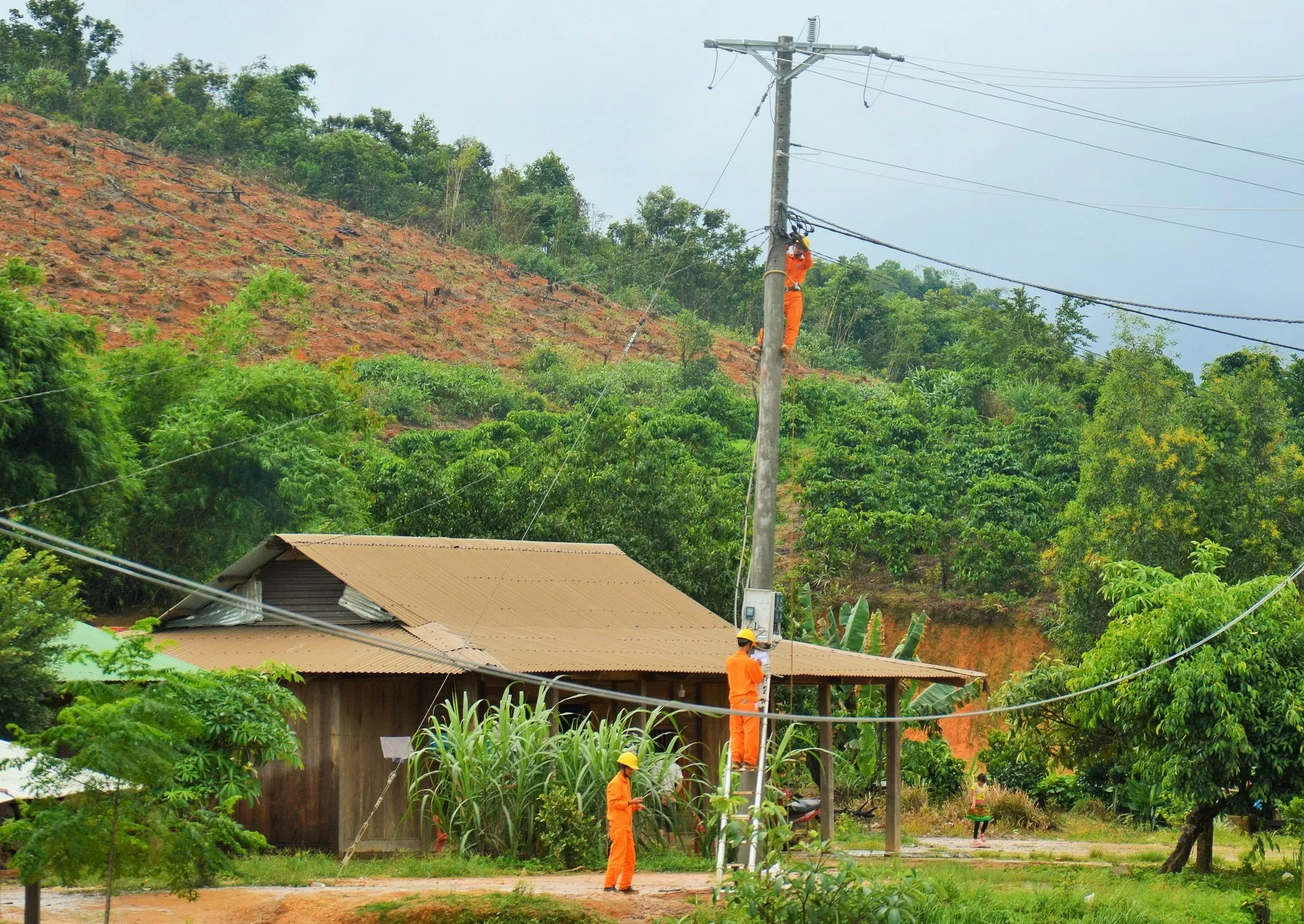 Hành trình đưa điện về nông thôn - động lực nâng cao chất lượng cuộc sống