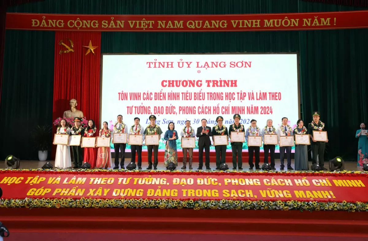 Lạng Sơn: Tôn vinh các điển hình trong học tập và làm theo tư tưởng, đạo đức Hồ Chí Minh