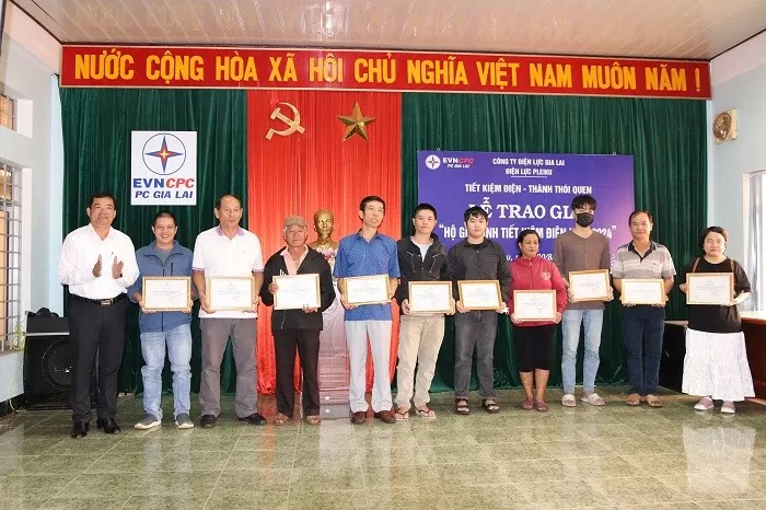 Điện lực Gia Lai công bố 240 hộ đạt danh hiệu 'Hộ gia đình tiết kiệm điện năm 2024' Điện lực Gia Lai công bố 240 hộ đạt danh hiệu 'Hộ gia đình tiết kiệm điện năm 2024'