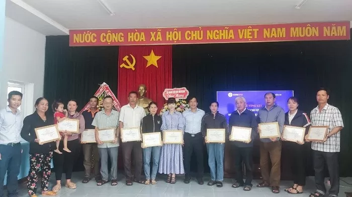 Điện lực Gia Lai công bố 240 hộ đạt danh hiệu 'Hộ gia đình tiết kiệm điện năm 2024' Điện lực Gia Lai công bố 240 hộ đạt danh hiệu 'Hộ gia đình tiết kiệm điện năm 2024'