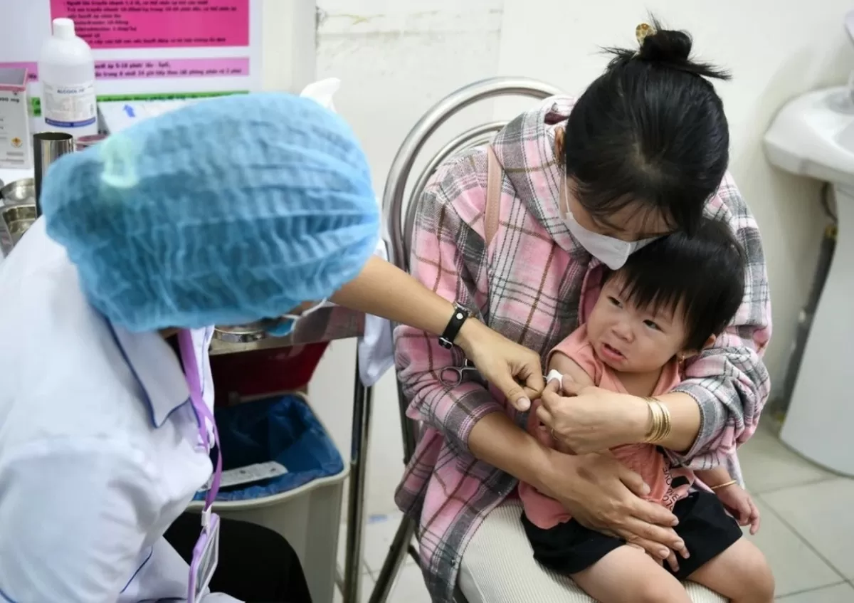 TP. Hồ Chí Minh: Ngày đầu triển khai chiến dịch ‘phủ’ vaccine sởi cho trẻ