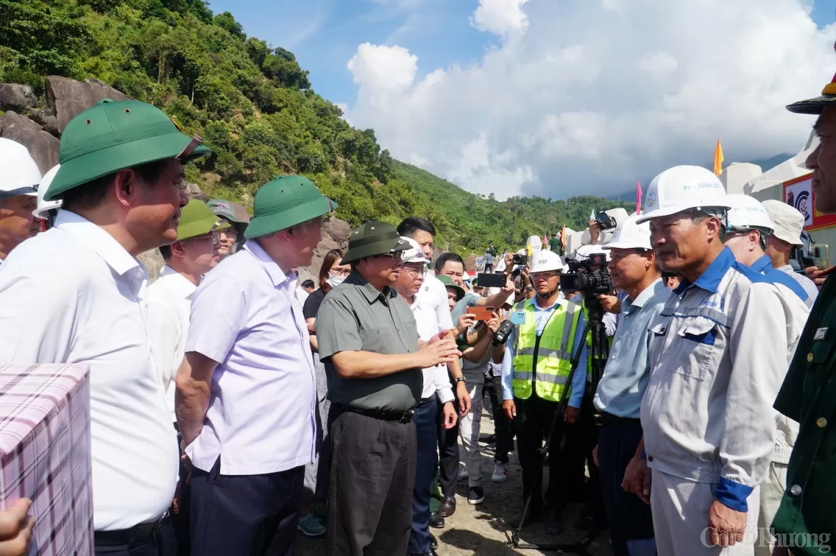 Thủ tướng Phạm Minh Chính khảo sát tiến độ xây dựng tại Cảng Liên Chiểu