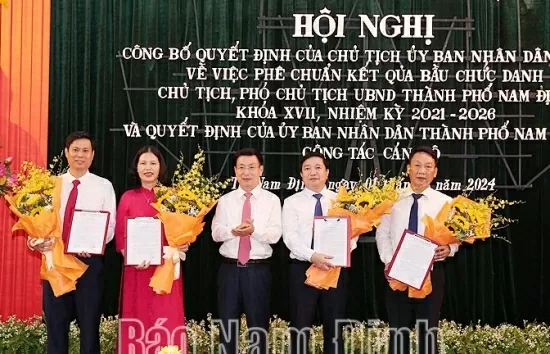 Công bố chức danh Chủ tịch, Phó Chủ tịch Uỷ ban nhân dân thành phố Nam Định