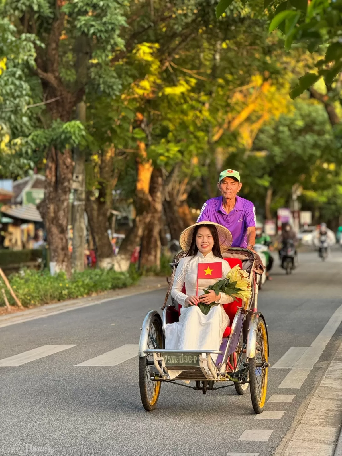 Nhiều điểm du lịch ở Huế, Đà Nẵng cờ hoa rực rỡ ngày Quốc khánh 2/9