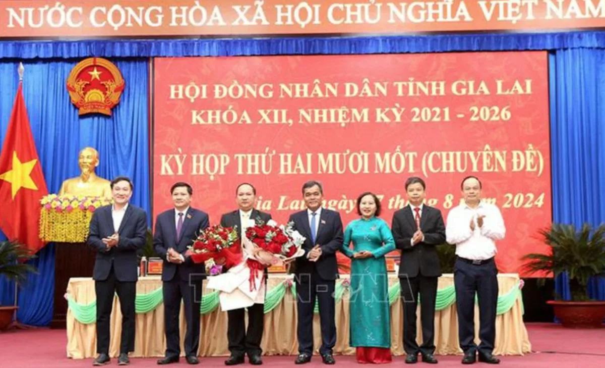 Kiện toàn bộ máy Chính phủ; Bộ Công an và 6 tỉnh phía Nam bổ nhiệm, điều động nhiều chức danh