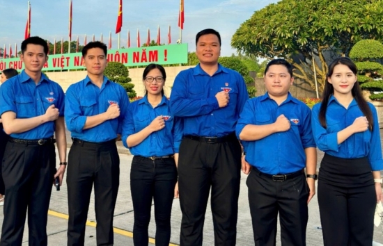doan vien thanh nien bo cong thuong vinh du va tu hao du le chao co mung quoc khanh 29