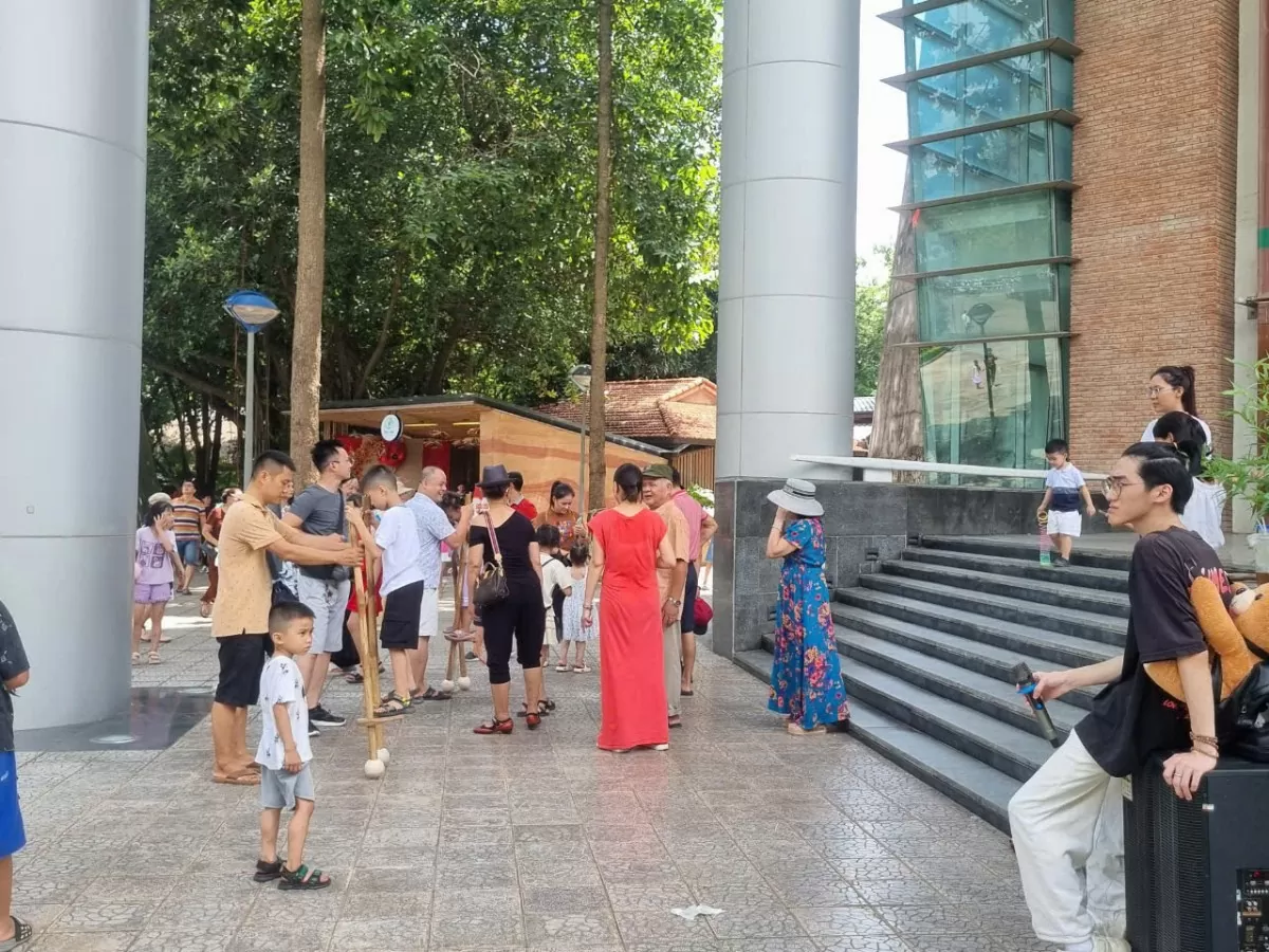 Hà Nội sôi động trong ngày Quốc khánh 2/9 Chùm ảnh: Không khí ngày 2/9 tại Thủ đô Hà Nội