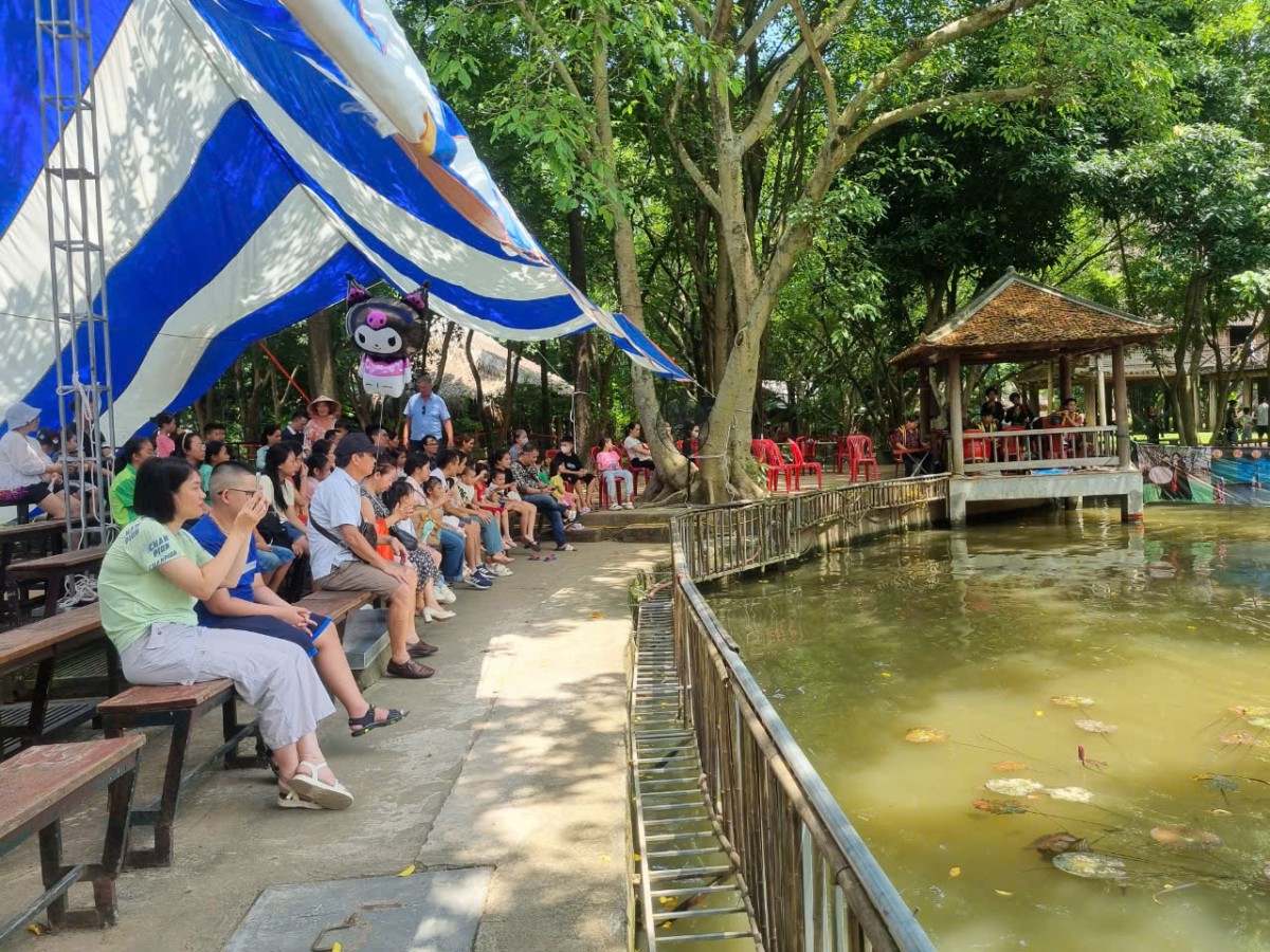 Chùm ảnh: Không khí ngày 2/9 của người dân Hà Nội
