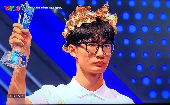 Chu Ngọc Quang Vinh, nam sinh từng thi Đường lên đỉnh Olympia gây phẫn nộ với trạng thái đăng tải trên trang cá nhân hỗn xược, vô ơn với đất nước. Chu Ngọc Quang Vinh, nam sinh từng thi Đường lên đỉnh Olympia gây phẫn nộ với trạng thái đăng tải trên trang cá nhân hỗn xược, vô ơn với đất nước.