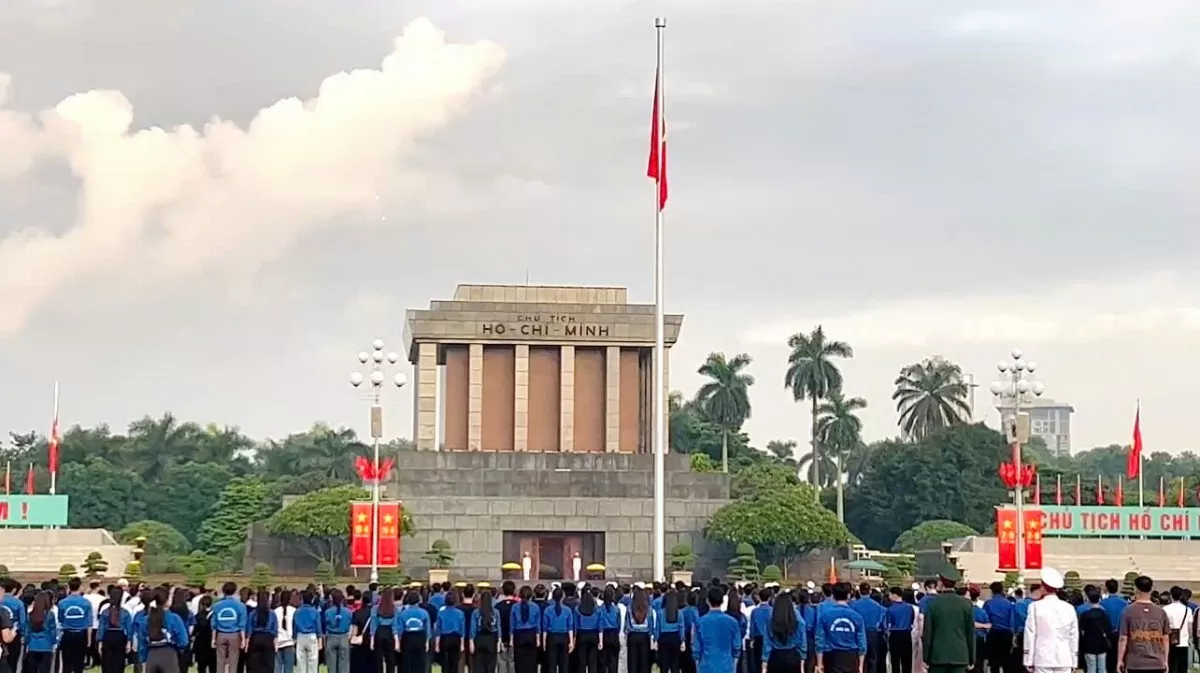 Hàng ngàn người trào dâng xúc động trước Lễ Thượng cờ ngày 2/9 tại Quảng trường Ba Đình