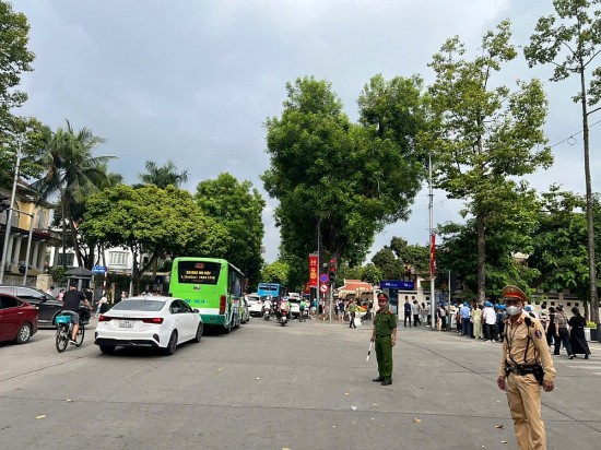 luong du khach vao lang vieng bac cao ky luc trong ngay quoc khanh