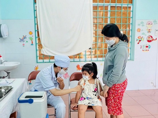 tp ho chi minh gan 17000 tre duoc tiem vac xin soi trong ky nghi le 29