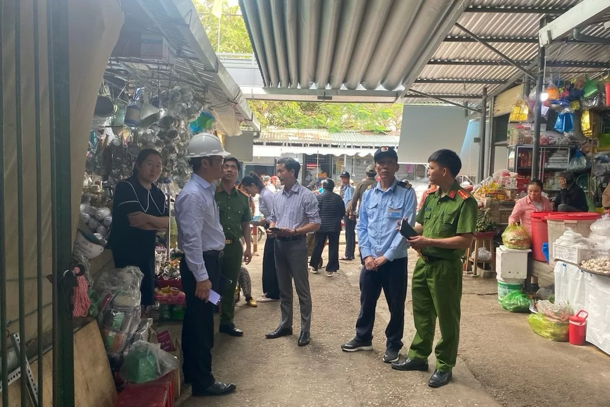 Ngành điện miền Trung phối hợp với Công an, chính quyền địa phương kiểm tra, hướng dẫn an toàn điện cho khách hàng có nguy cơ cao về cháy nổ trên địa bàn 13 tỉnh/thành miền Trung - Tây Nguyên