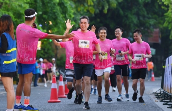 khoi dong mua giai vietnam airlines run for love lan 3