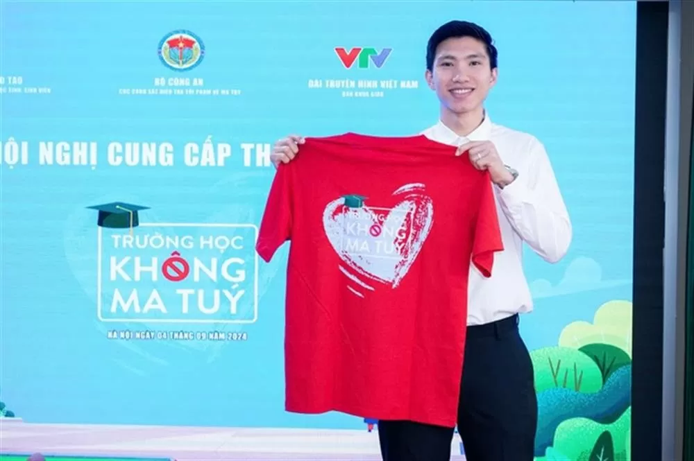 Cầu thủ Đoàn Văn Hậu lan tỏa thông điệp "nói không với ma túy" từ Cuộc thi Trường học không ma túy