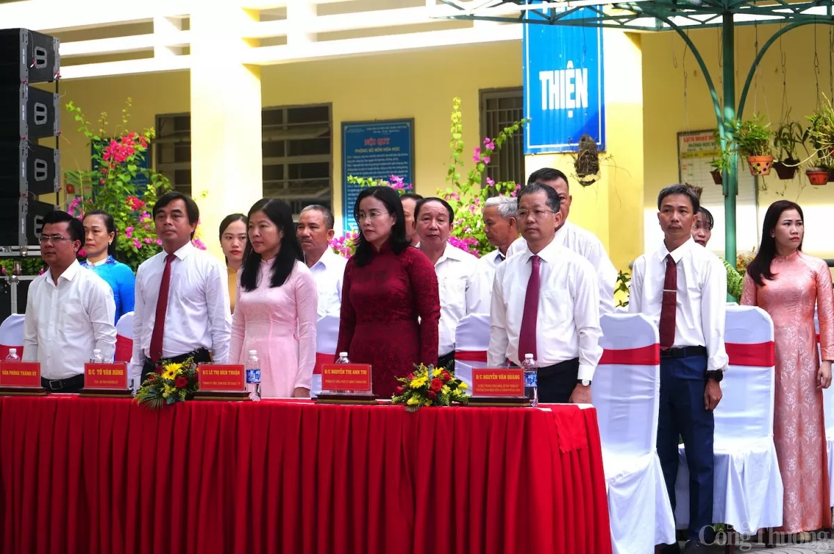 Bí thư Thành ủy Đà Nẵng Nguyễn Văn Quảng dự lễ khai giảng năm học mới cùng thầy và trò trường THCS Trần Quang Khải Bí thư Thành ủy Đà Nẵng Nguyễn Văn Quảng dự lễ khai giảng năm học mới cùng thầy và trò trường THCS Trần Quang Khải