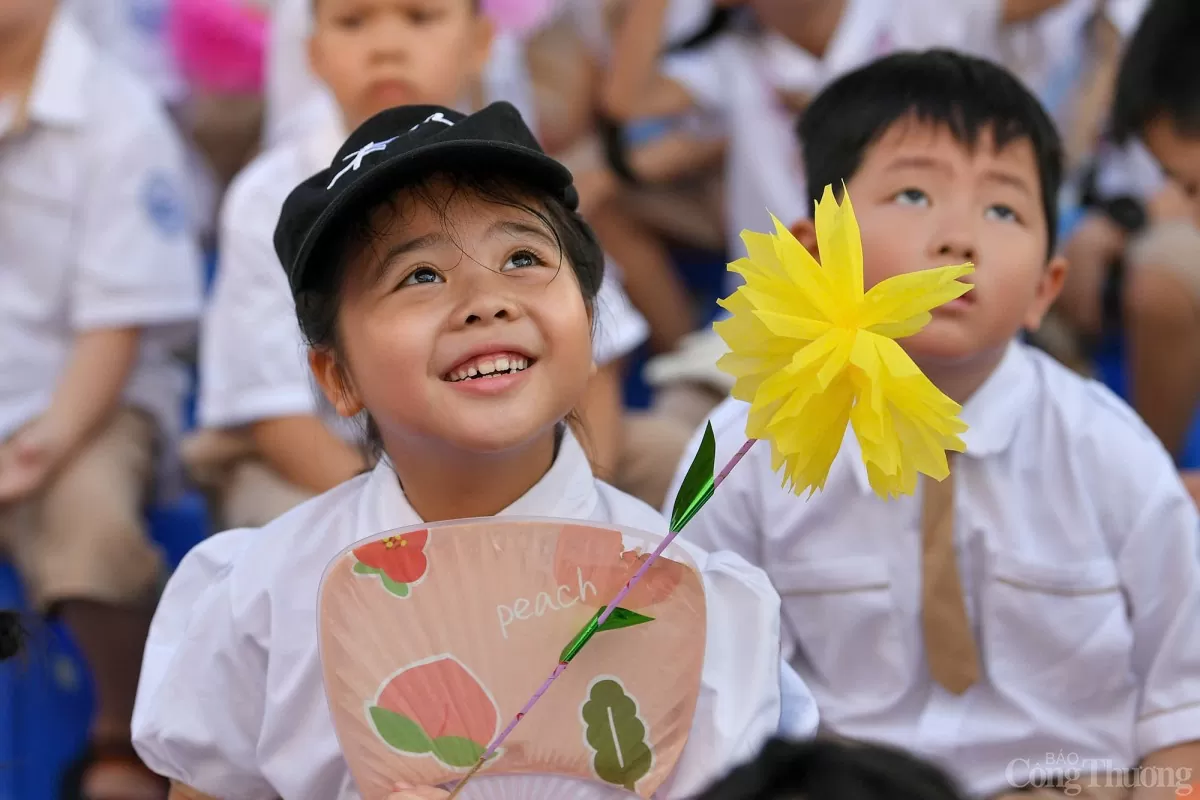 CHÙM ẢNH: Học sinh Hà Nội náo nức ngày khai giảng