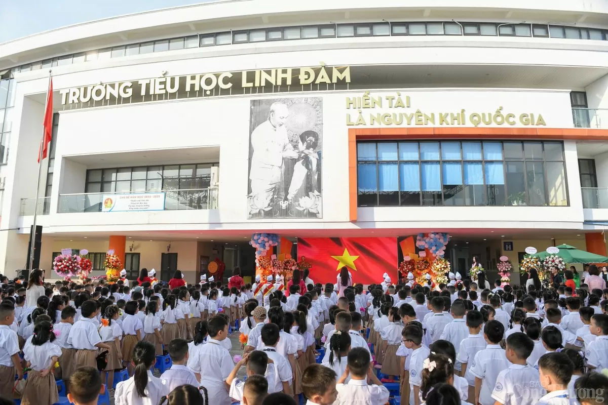 CHÙM ẢNH: Học sinh Hà Nội náo nức ngày khai giảng