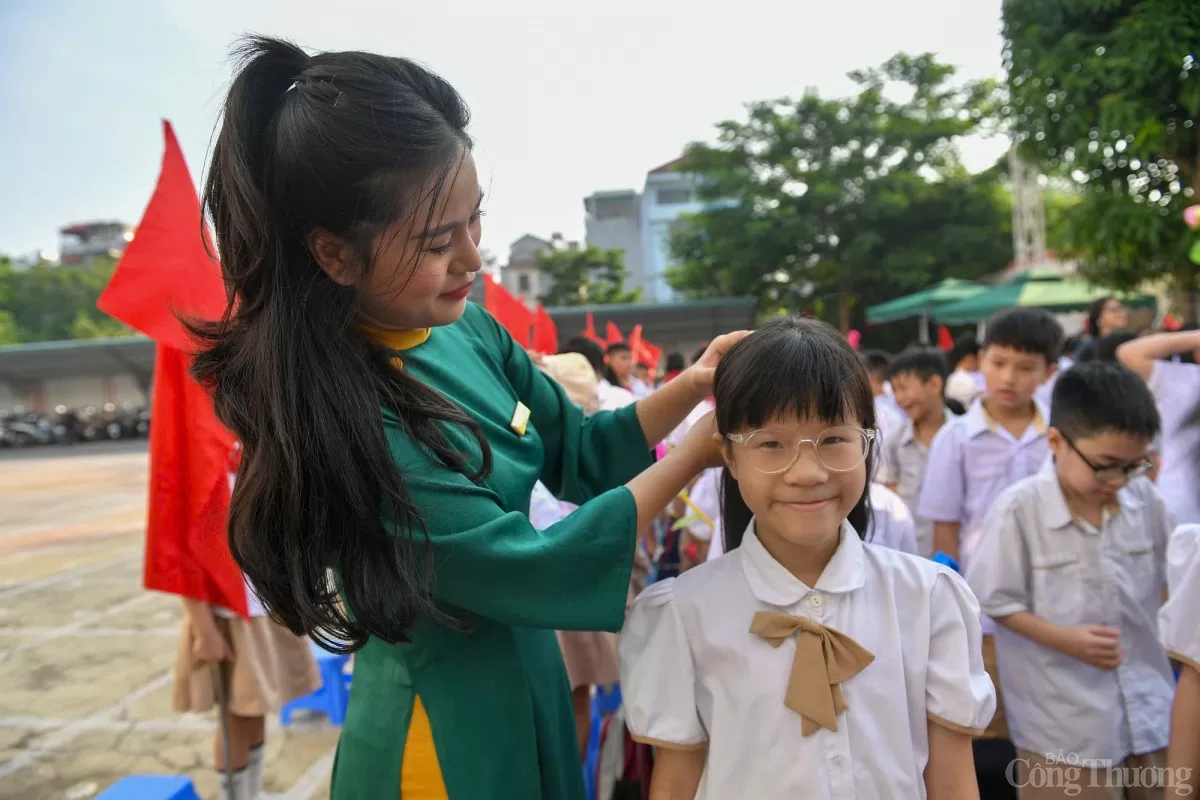 CHÙM ẢNH: Học sinh Hà Nội náo nức ngày khai giảng