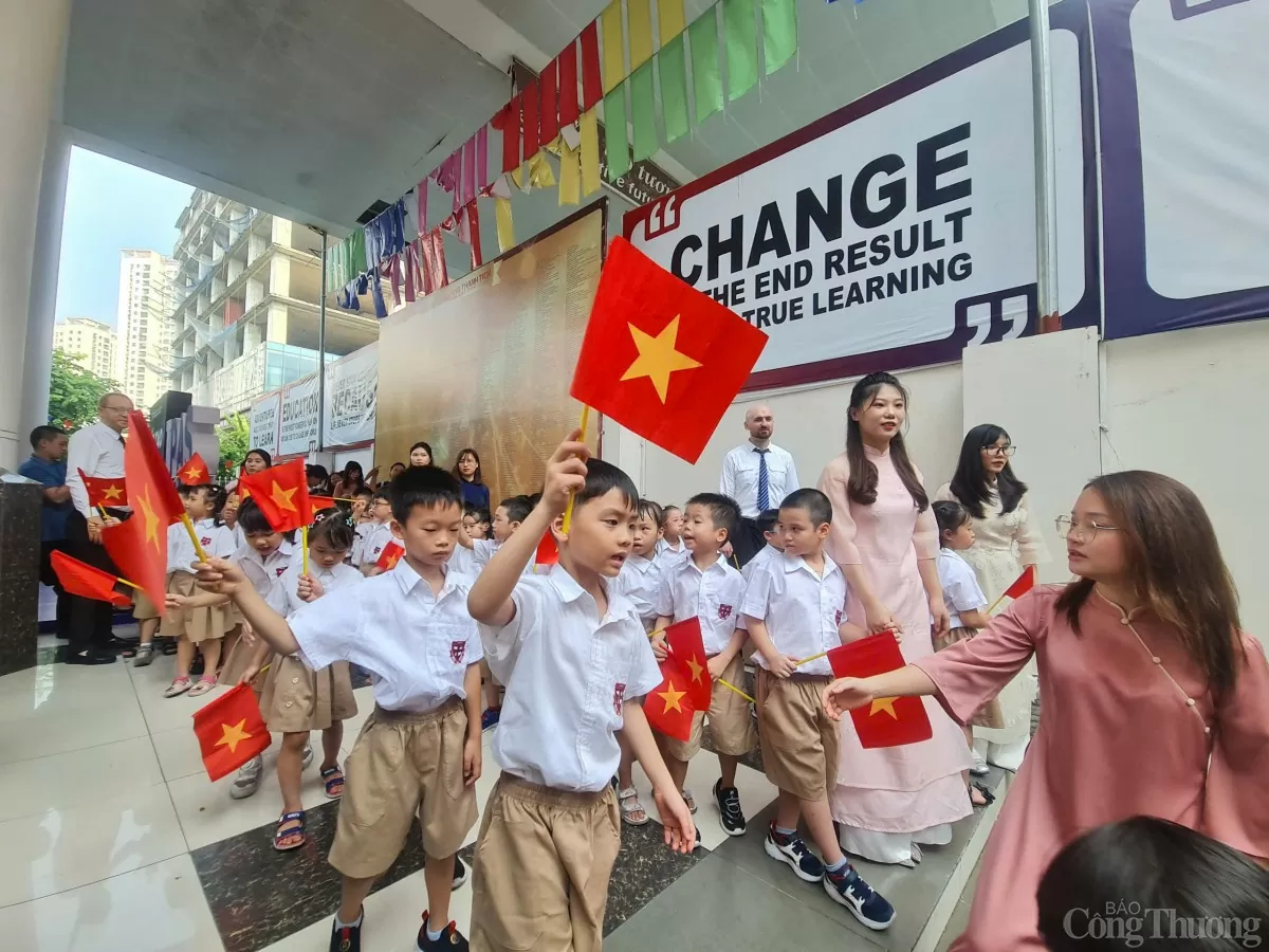 CHÙM ẢNH: Học sinh Hà Nội náo nức ngày khai giảng