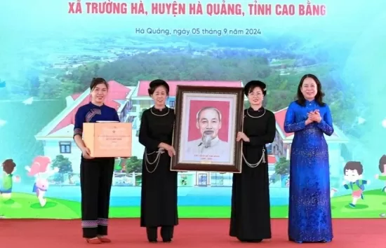 Phó Chủ tịch nước Võ Thị Ánh Xuân dự lễ khai giảng, khánh thành Trường mầm non Pác Bó tại Cao Bằng