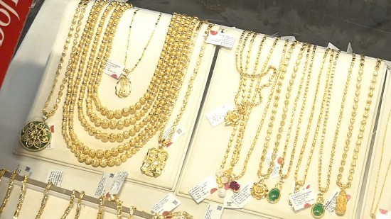 gia vang hom nay 25122024 vang cho doi dong thai tu fed