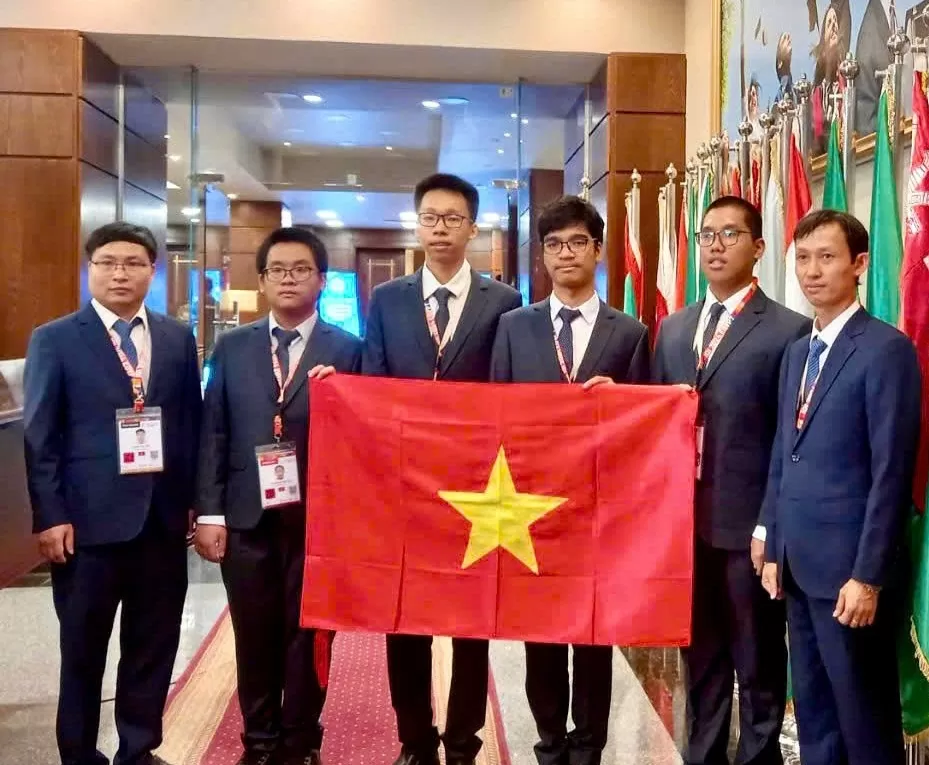 Việt Nam lọt Top 4 cuộc thi Olympic Tin học quốc tế