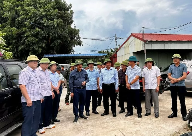 Chủ tịch UBND tỉnh Lê Ngọc Châu kiểm tra công tác phòng, chống bão tại khu vực nuôi cá lồng xã Nam Tân, huyện Nam Sách 