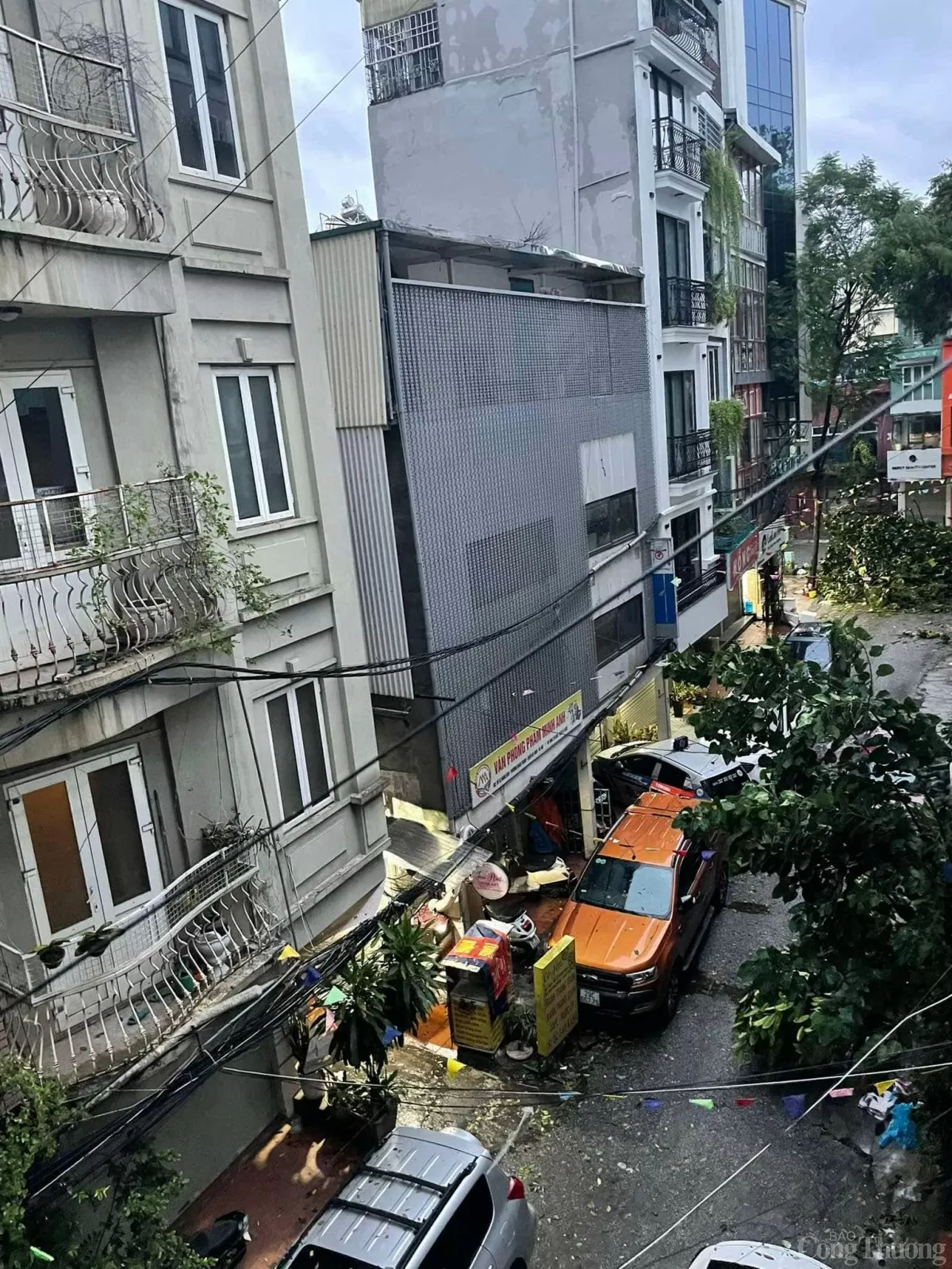 Ghi nhận công tác khắc phục hậu quả sau bão số 3 các quận nội thành Hà Nội sáng ngày 8/9 Ghi nhận công tác khắc phục hậu quả sau bão số 3 các quận nội thành Hà Nội sáng ngày 8/9