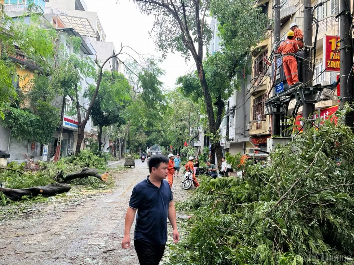 Cập nhật tình hình khắc phục sự cố sau bão số 3 của ngành điện Hà Nội