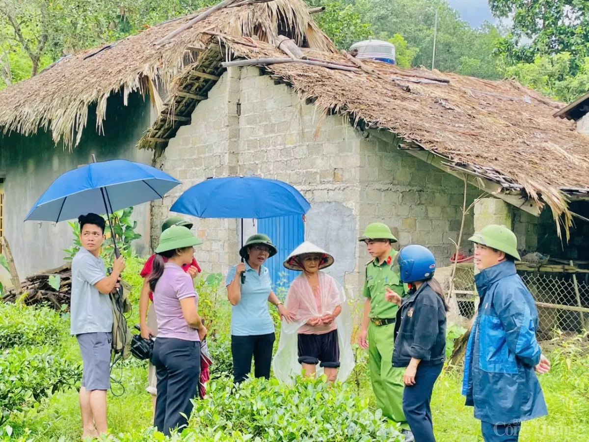 Thái Nguyên: Lực lượng Công an hỗ trợ người dân khắc phục hậu quả do bão