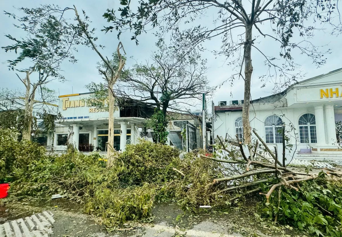 Thành phố Hạ Long, Quảng Ninh hoang tàn sau cơn “cuồng nộ” của bão số 3 Yagi