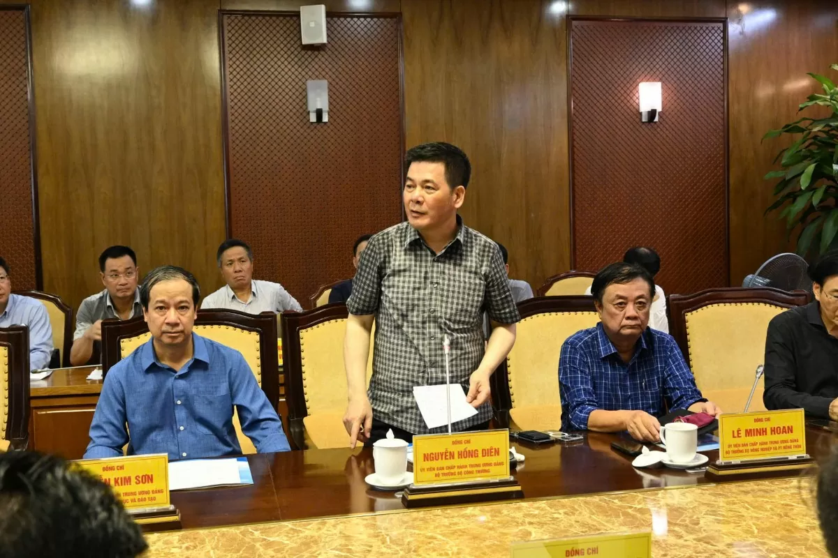 Chùm ảnh: Thủ tướng và Bộ trưởng Bộ Công Thương Nguyễn Hồng Diên làm việc với tỉnh Quảng Ninh