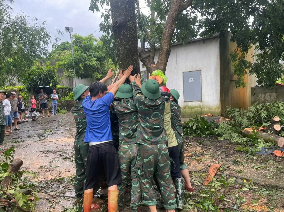 đoàn viên thanh niên toàn tỉnh Lạng Sơn tham gia hỗ trợ khắc phục hậu quả bão, lụt